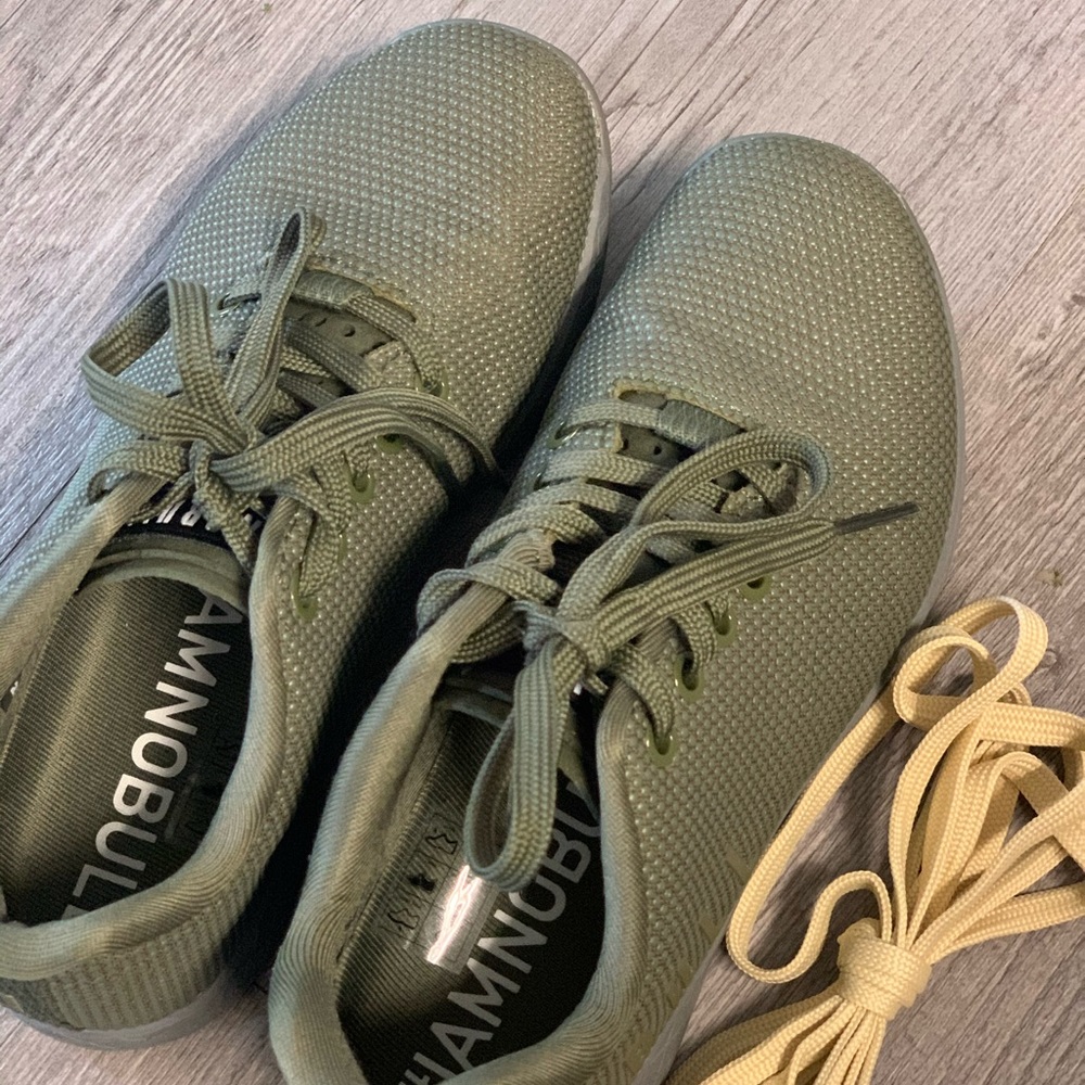 NOBULL Size 6 Training shoes